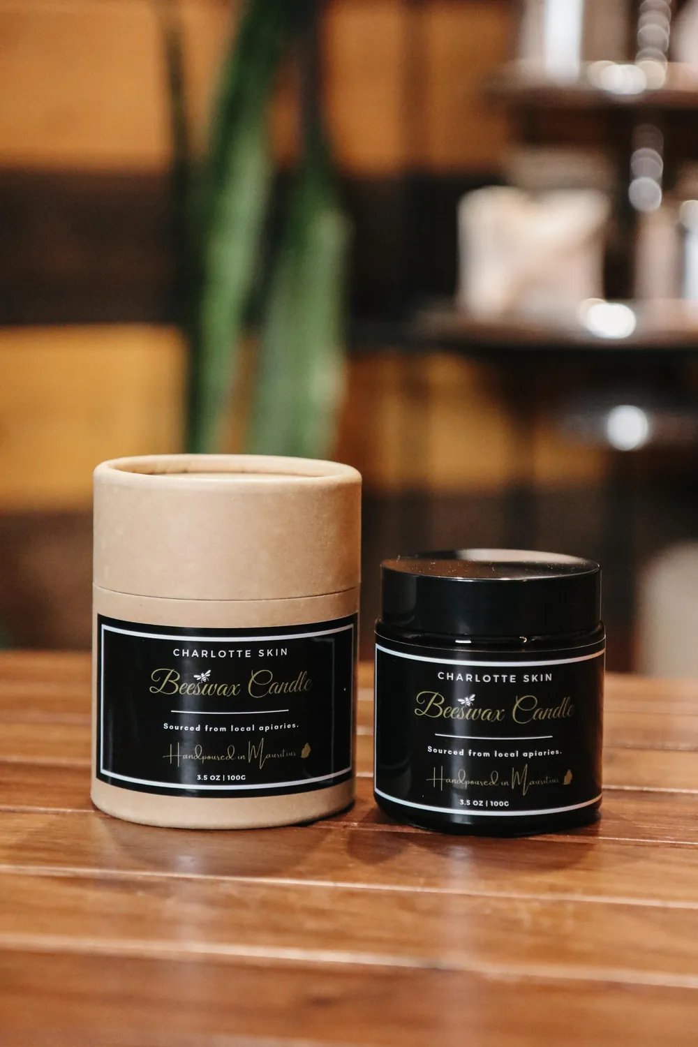 Coffret bougie cire d'abeille Charlotte Skin, étui kraft et pot ambré